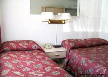 Stagecoach Motel Grass Valley Room photo